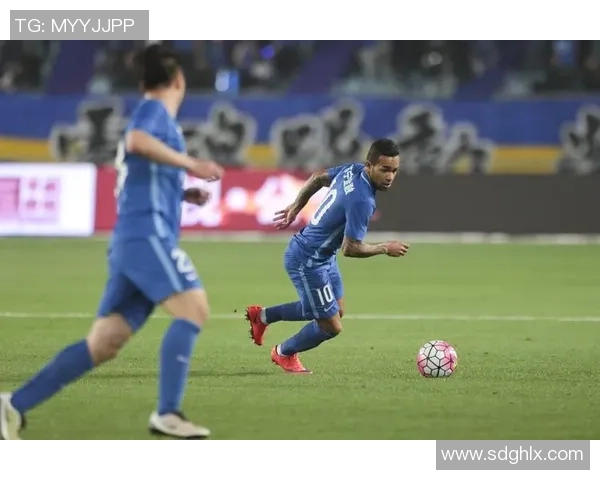 蓝球迷如何通过视频平台观看足球赛事精彩瞬间的全新体验解析