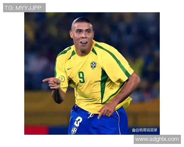 足球历史球星地位排名分析：谁是永恒的传奇与现役最强之争